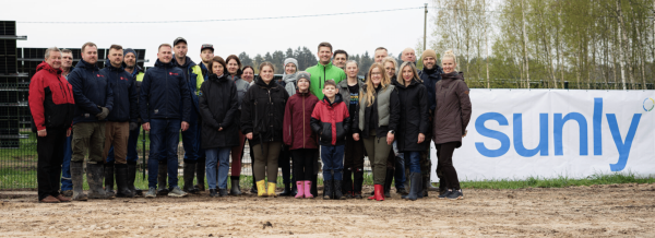 Sunly in Latvia participates in a waste picking campaign and plants bee-friendly plants around the solar park 