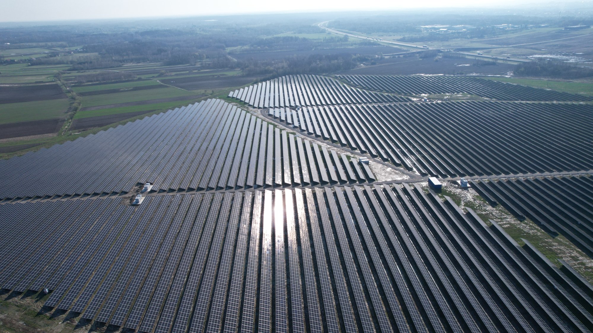 <div><strong>Sunly’s data-center<br><br></strong>100 % renewable energy for your data center</div>