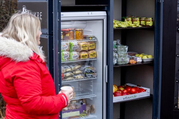 Sunly avas koos kohalike ettevõtetega Paikusel toiduringluskapi