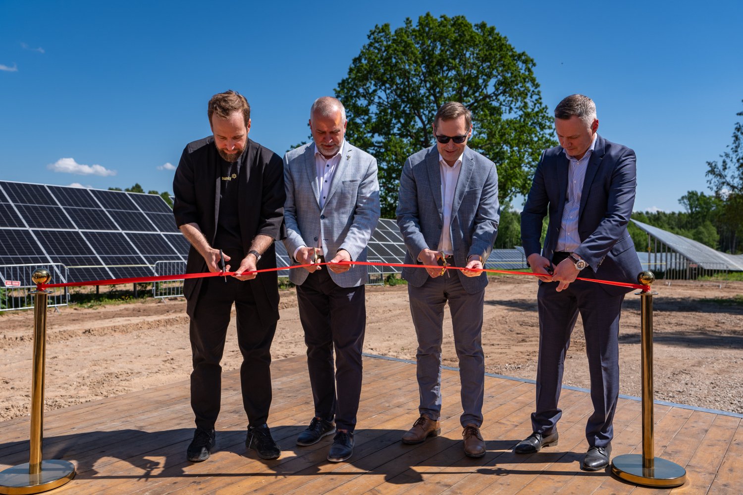 “Sunly” atklāj vienu no lielākajiem saules parkiem Latvijā - kopējās investīcijas sasniegs 100 miljonus eiro